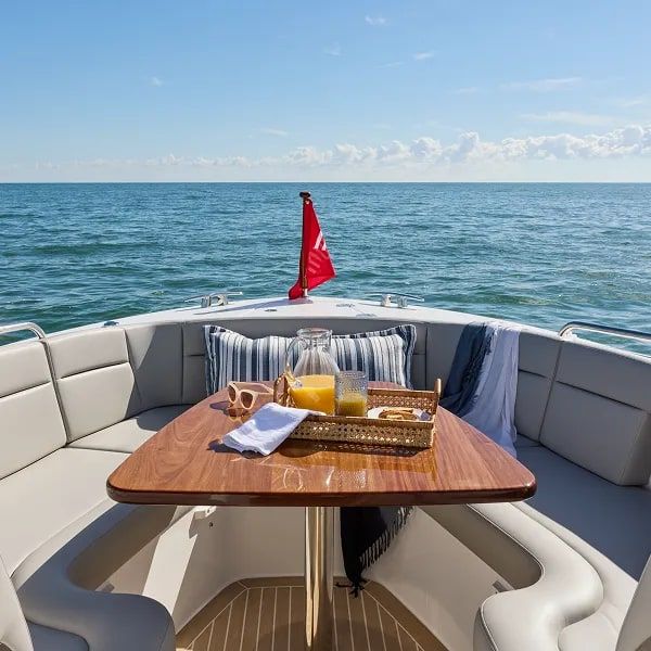 MJM 38X bow seating dining