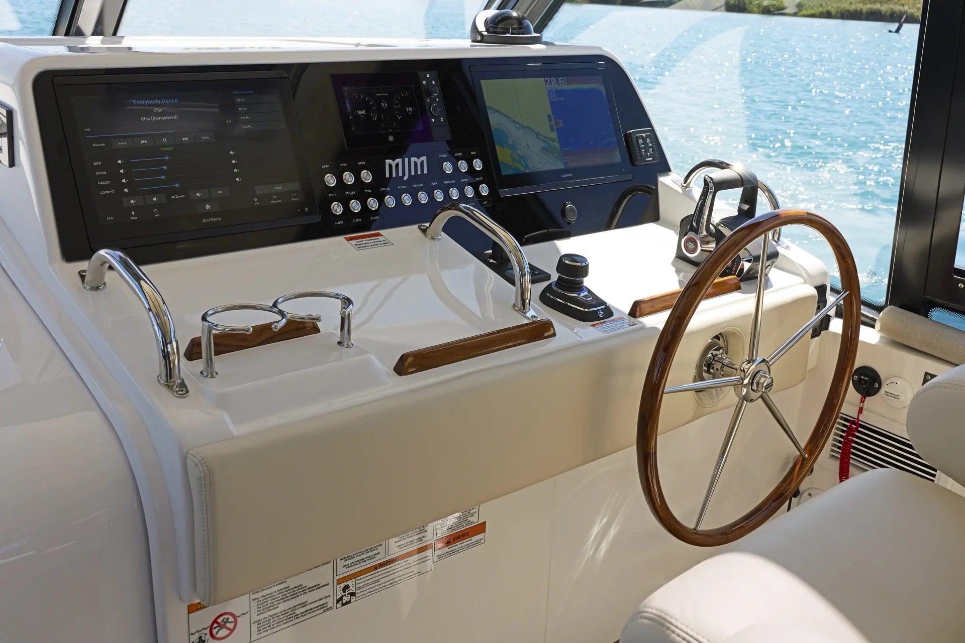 MJM 47X effortless fingertip steering