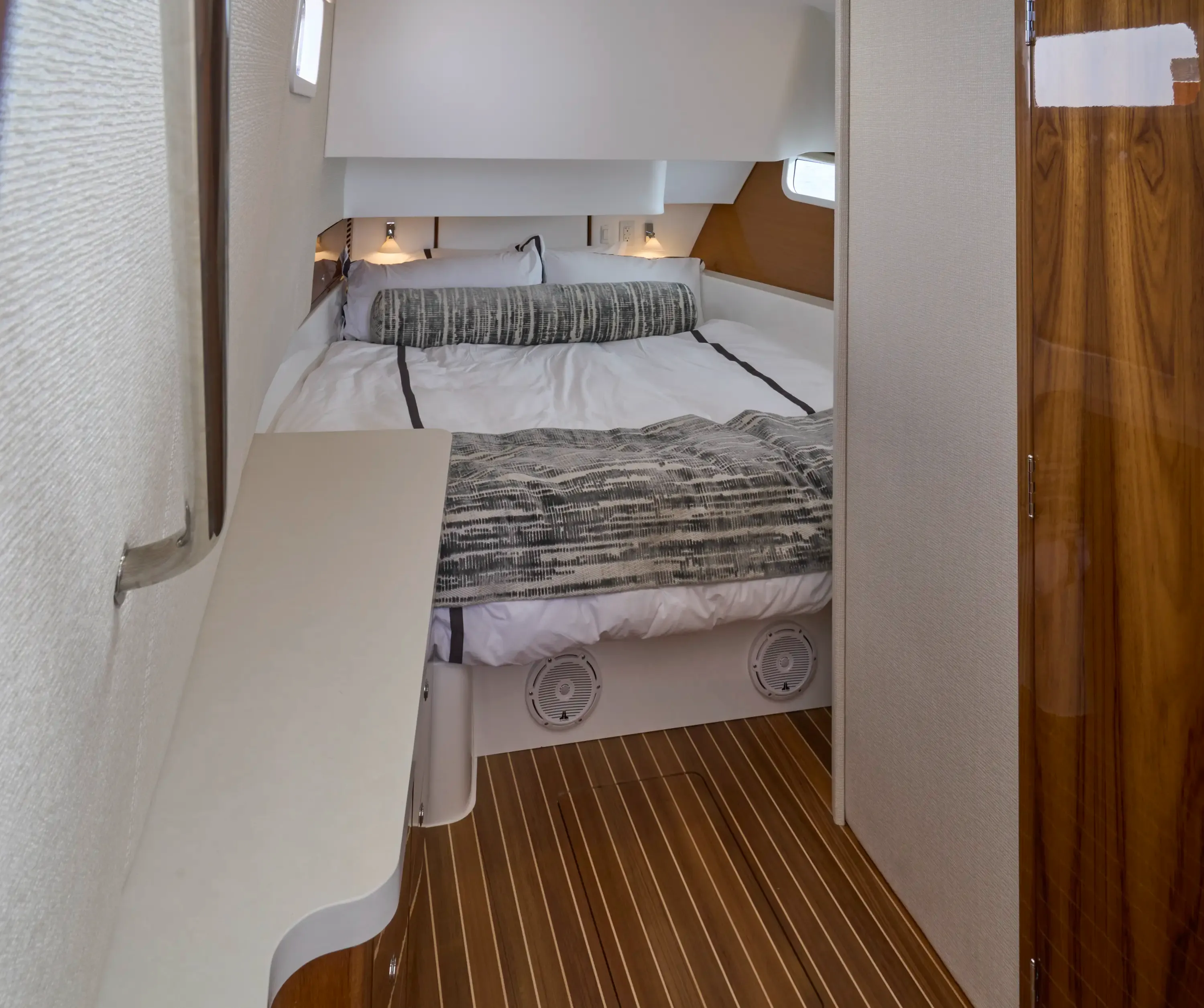 MJM 47X queen sized v-berth
