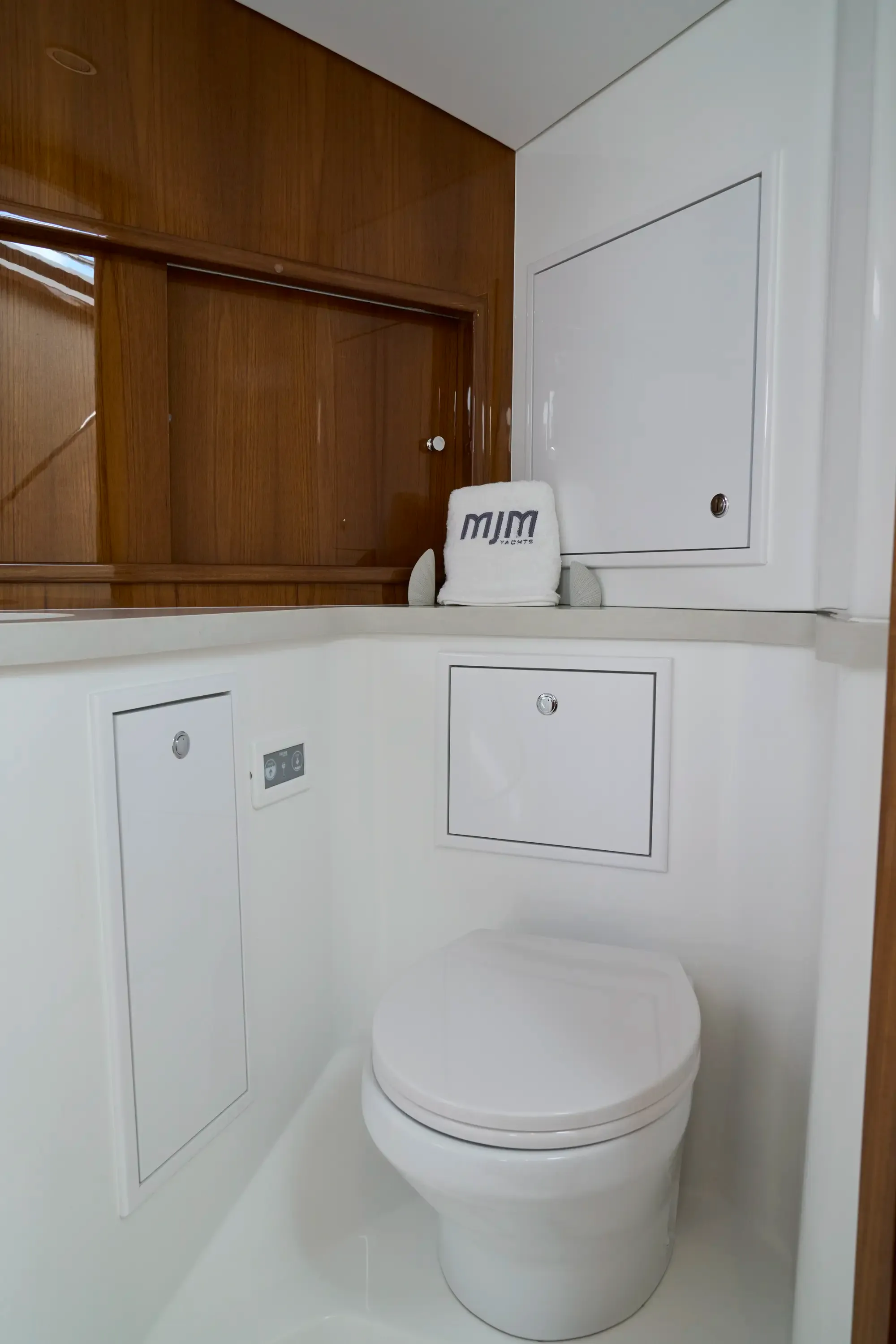 MJM 47X large enclosed head